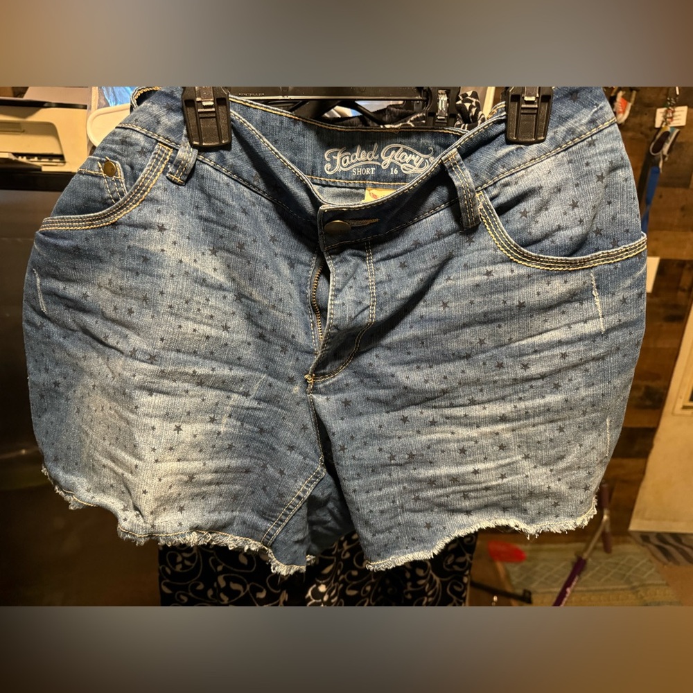 Shorts. Faded Glory Size 16. EUC - Picture 1 of 4